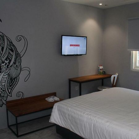 Nite & Day Surabaya - Kedungdoro Hotel Exterior photo